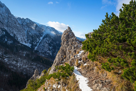 波兰萨尼亚斯卡拉山顶 Tatra 山观