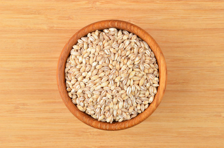 在碗里的大麦糁摄影图