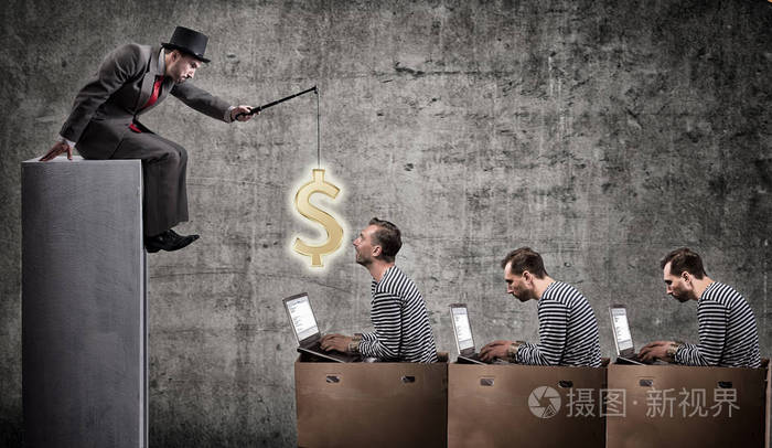 一个贪婪的商人激励办公室工人有工资.办公室奴隶制概念