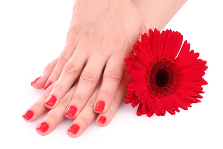 美丽的红色指甲和花
