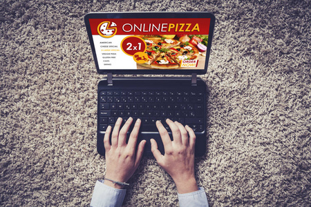 用笔记本电脑在网上订购比萨