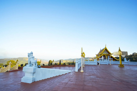  Santidham 寺风景秀丽