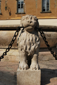 狮子雕像装饰