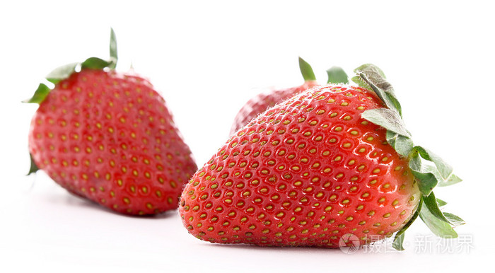 在白色孤立的几个草莓照片-正版商用图片03cbw6-摄图新视界