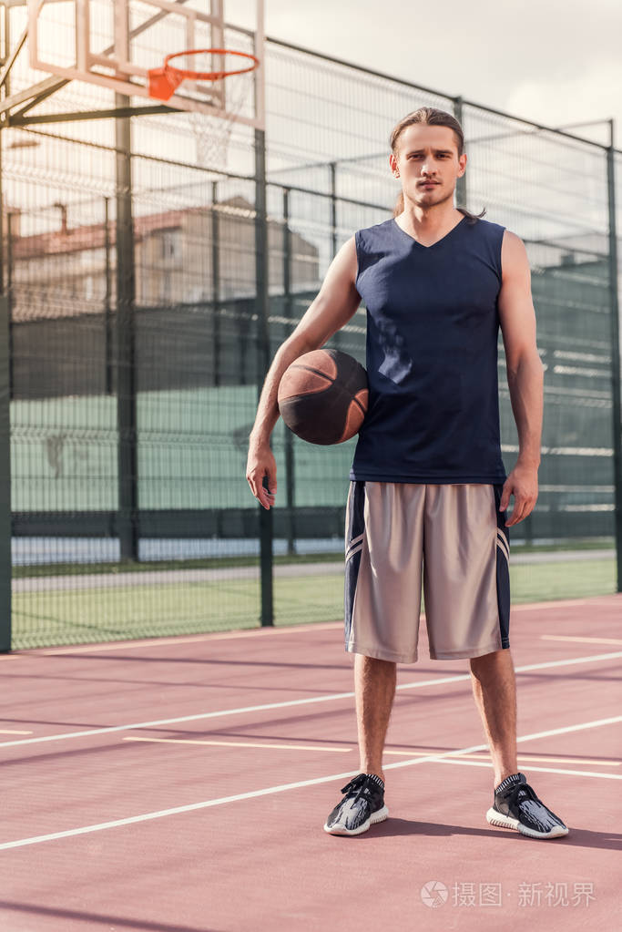 年轻的篮球运动员照片-正版商用图片03chsz-摄图新视界