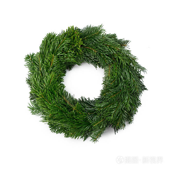 孤立的白色背景上的传统绿色圣诞花环