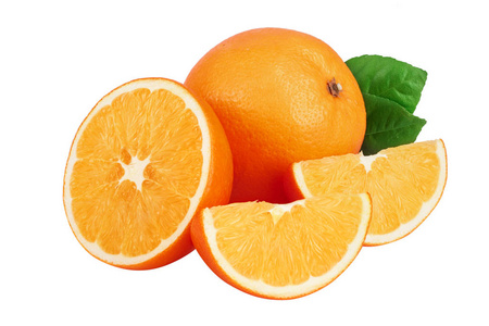 白色背景上的切片和叶子的橙色