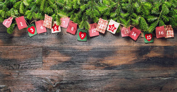 出现日历圣诞礼品木制背景图片