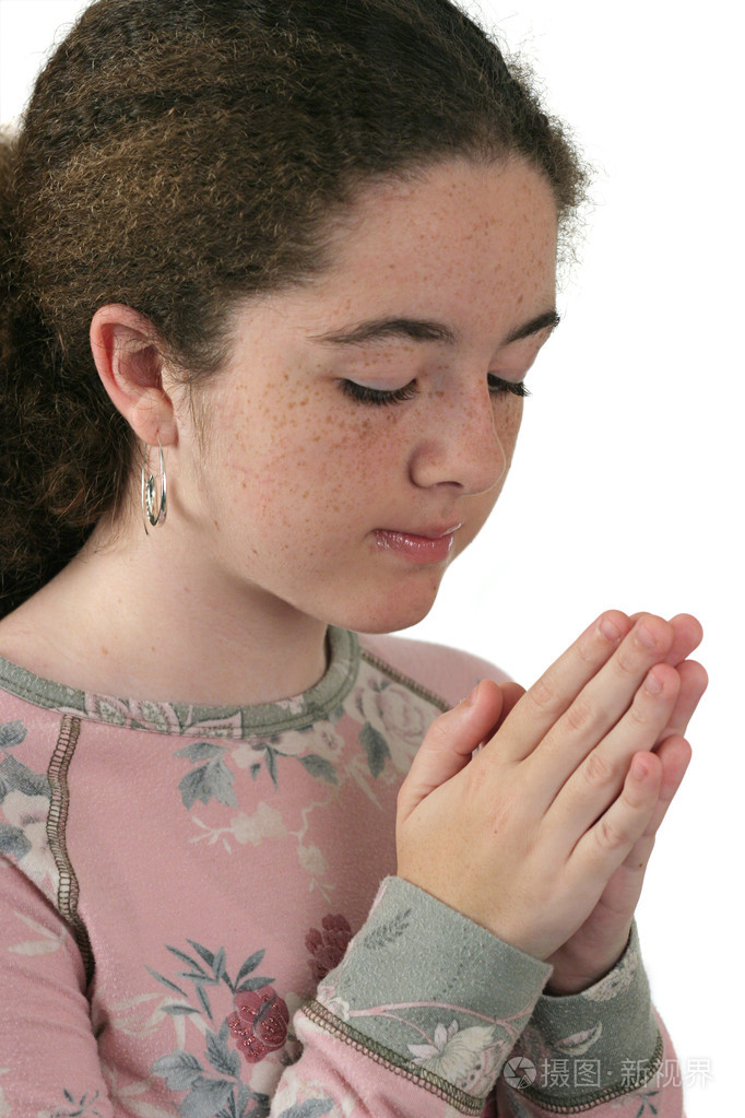 有魅力的少女在祈祷