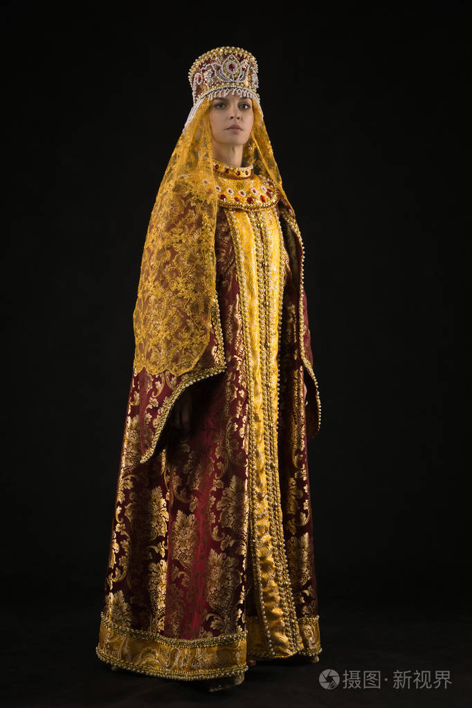 俄罗斯女王在历史礼服西装