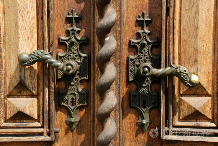 古老的门把手