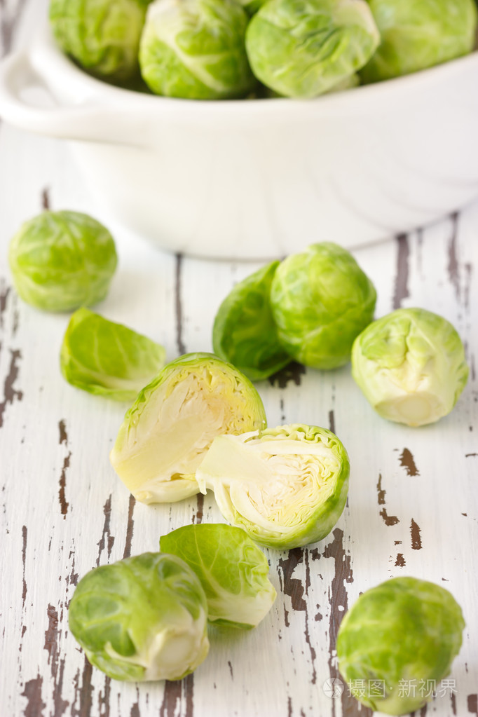 球芽甘蓝( brussels sprout的名词复数 ) [农]抱子甘蓝
