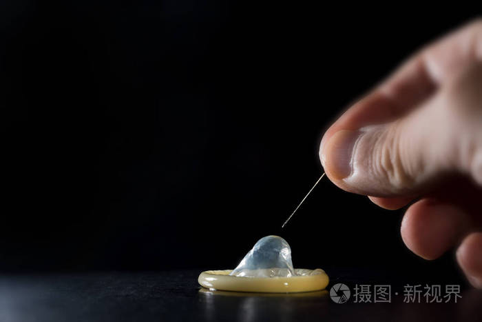 针佩戴的避孕套