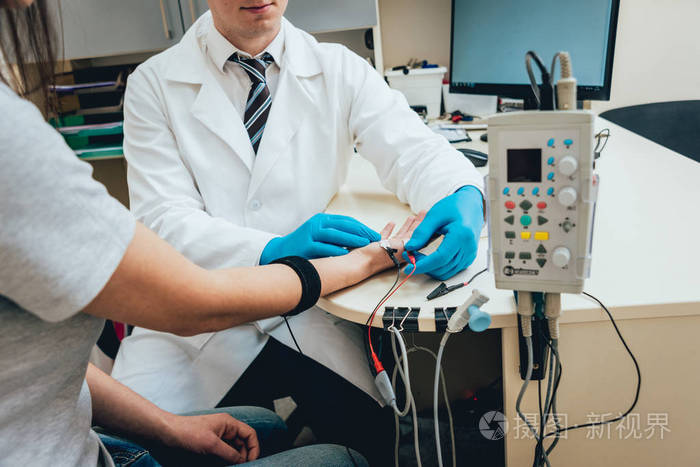 使用肌电图进行患者神经检测.体检.emg