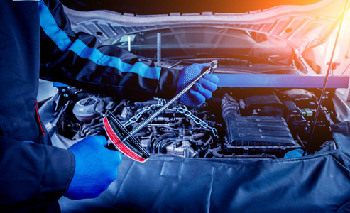 维修站的发动机修理.汽车修理.背景照片