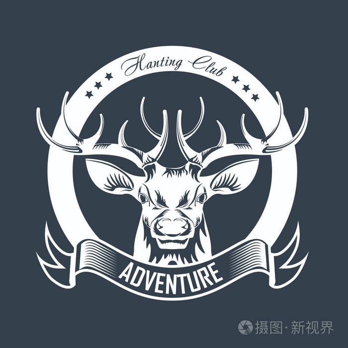 野生麋鹿鹿角的矢量隔离图标和猎人交叉步枪狩猎猎兽公开赛季节徽章或