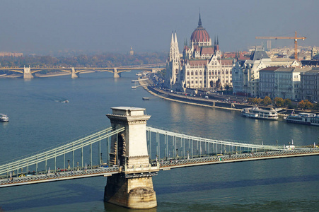 布达佩斯全景。匈牙利的议会的大厦的看法。多瑙河