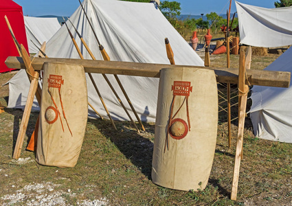 古罗马军营中的帐篷照片