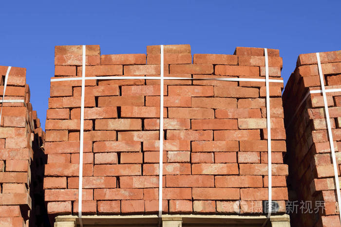 红砖堆成立方体.仓库砖头存储 brickwo