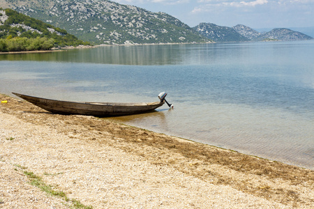 黑山斯卡达斯科湖旁边的海滩