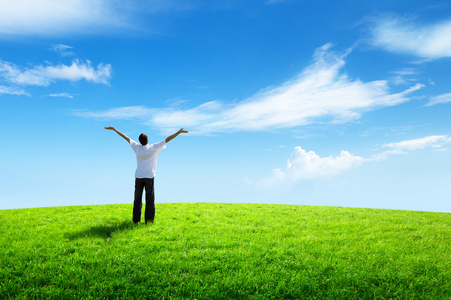 年轻人绿色健康向上快乐图片