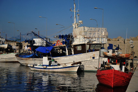 港口里的渔船图片