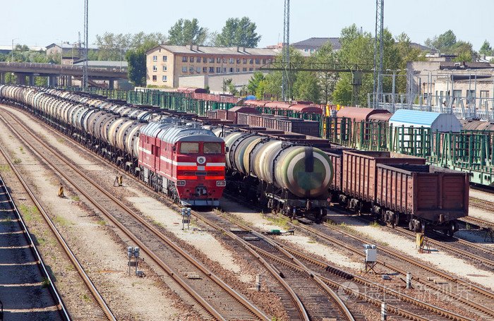 火车站和货运火车. 纳尔瓦. 爱沙尼亚.