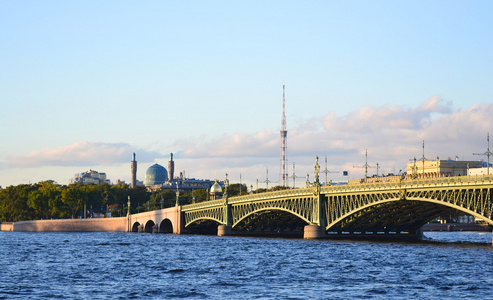 圣彼得堡三位一体大桥