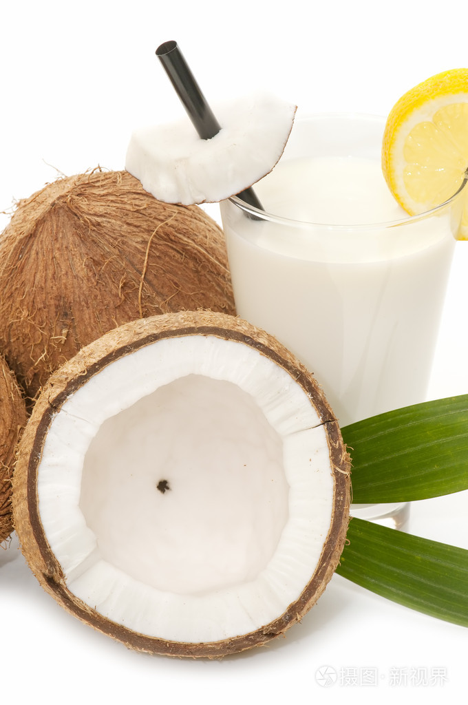 椰子 coconut的名词复数  椰肉，椰果