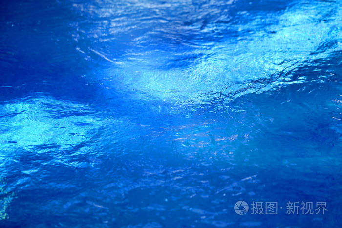 照片背景蓝色水