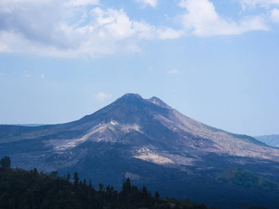 巴厘岛火山阿贡山，来自巴厘岛的金塔马尼