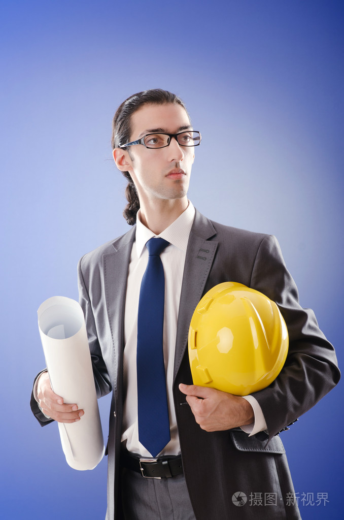 有图纸的年轻建筑师