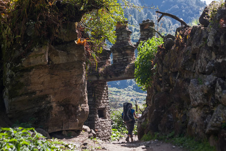 在较低的喜马拉雅山的徒步旅行