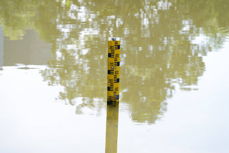 水道或运河水位指示器照片