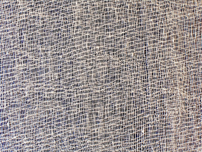 黑色背景的白色纱布照片