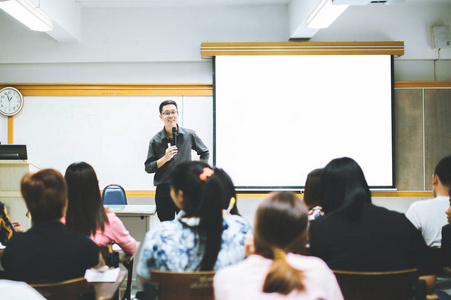 高校教师课堂教学学生图片