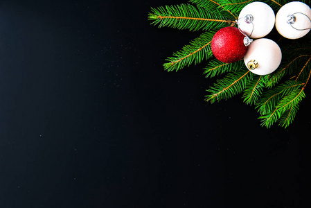圣诞节背景与球, 冷杉树分支