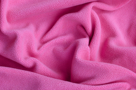 毛茸茸的粉色羊毛布的毯子.