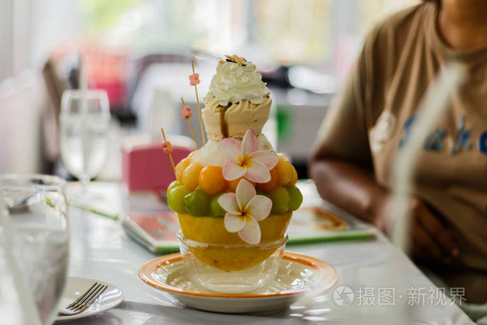 咖啡店里的韩国冰甜点瓜 bingsu