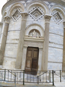 比萨斜塔倾斜建筑细节附近的大教堂大教堂