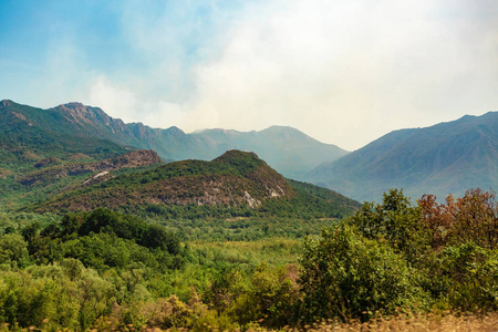 在夏天，黑山山的美丽景色