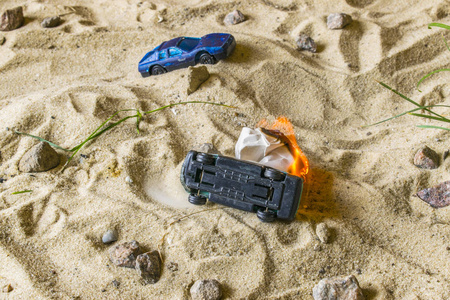 赛车在沙滩上竞争图片