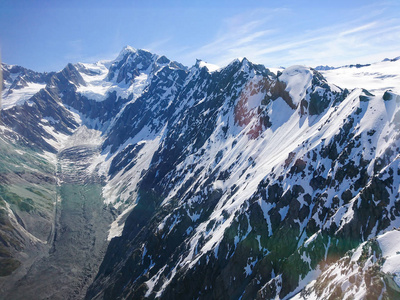 塔斯曼山与冰川直升机看法新西兰自然风景背景