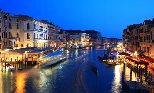 到了晚上，意大利威尼斯大运河