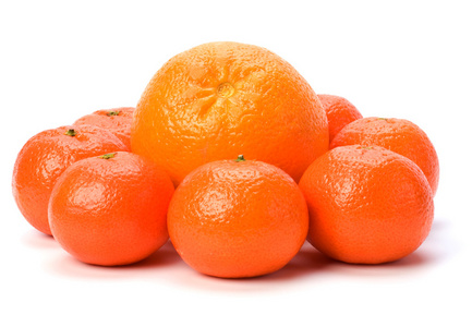 孤立在白色背景上的橘子
