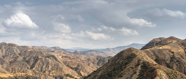 山风景和天空在亚美尼亚宽屏幕图片