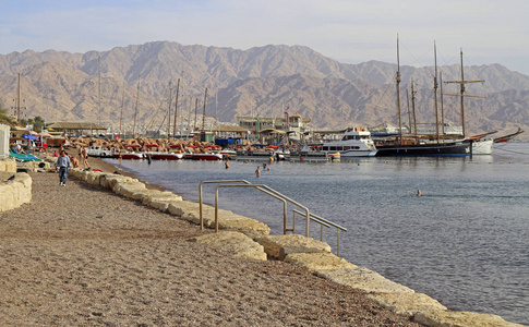 城市埃拉特的海岸线位于红海图片