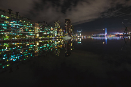 墨尔本小海港在夜