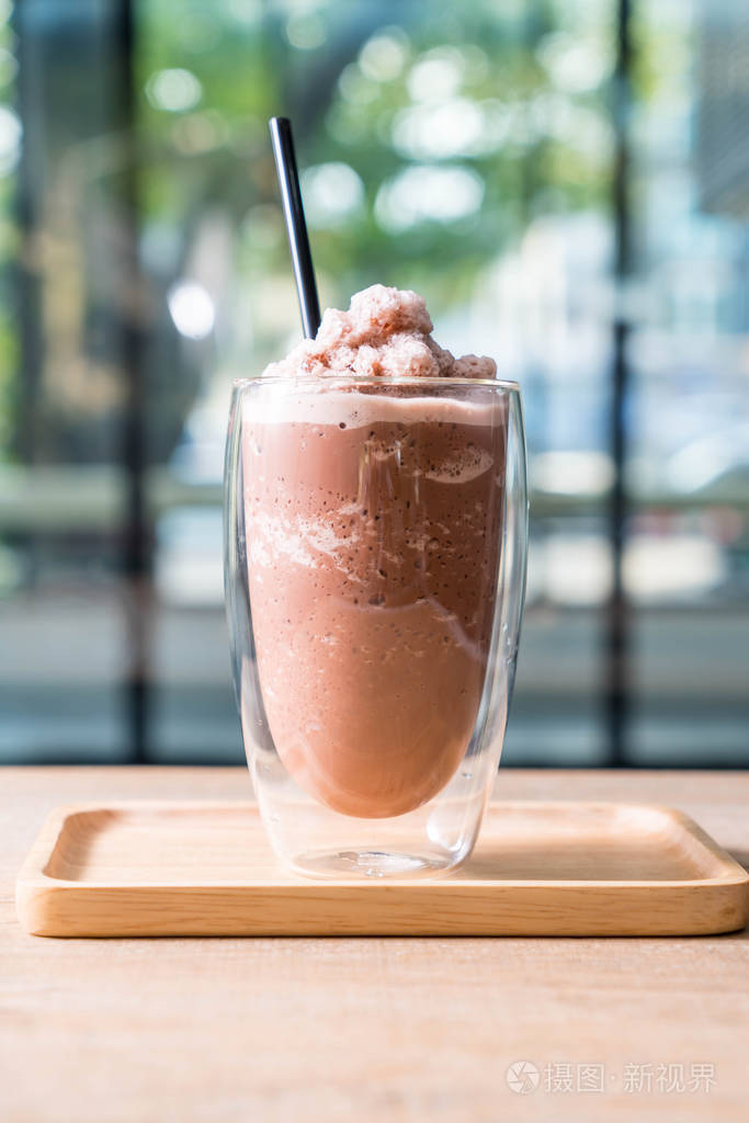 混合冰巧克力奶昔