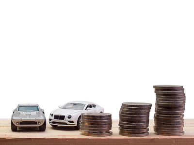 汽车模型与财务报表图片